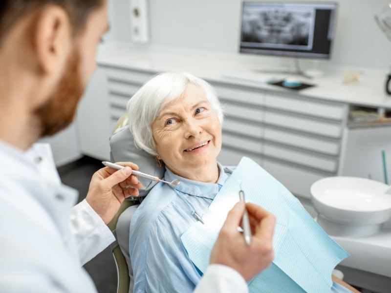 Preço da faceta dental: tipos e fatores que influenciam